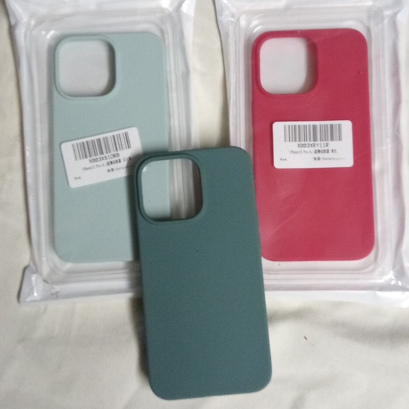 (3) iPhone promax 6.1 phone cases - Picture 1 of 4